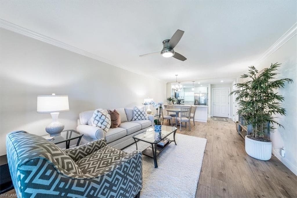 9 High Point Cir N 208, Naples, FL 34103-8