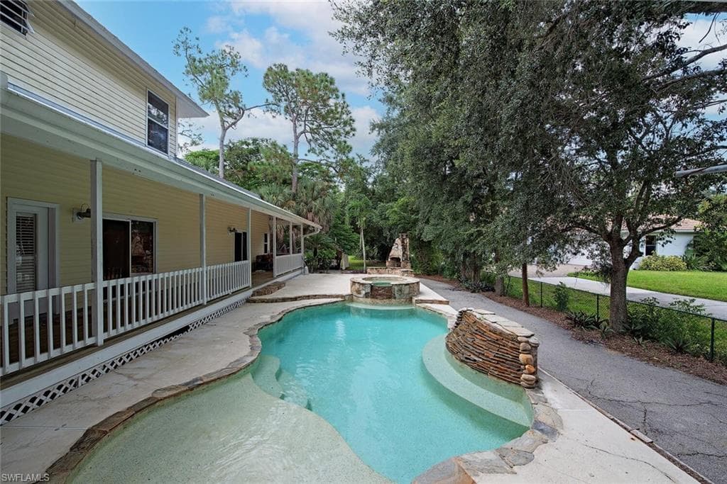 5070 Palmetto Woods Dr, Naples, FL 34119-12