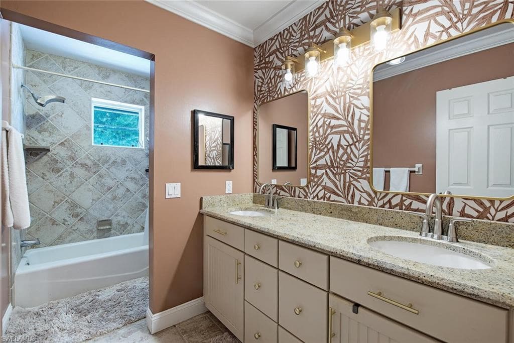 5070 Palmetto Woods Dr, Naples, FL 34119-21