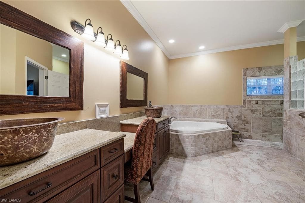 5070 Palmetto Woods Dr, Naples, FL 34119-26
