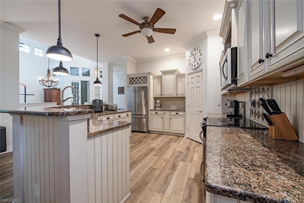 5070 Palmetto Woods Dr, Naples, FL 34119-4