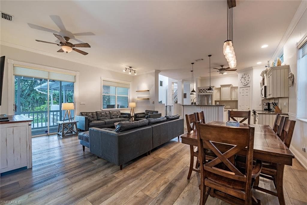 5070 Palmetto Woods Dr, Naples, FL 34119-6