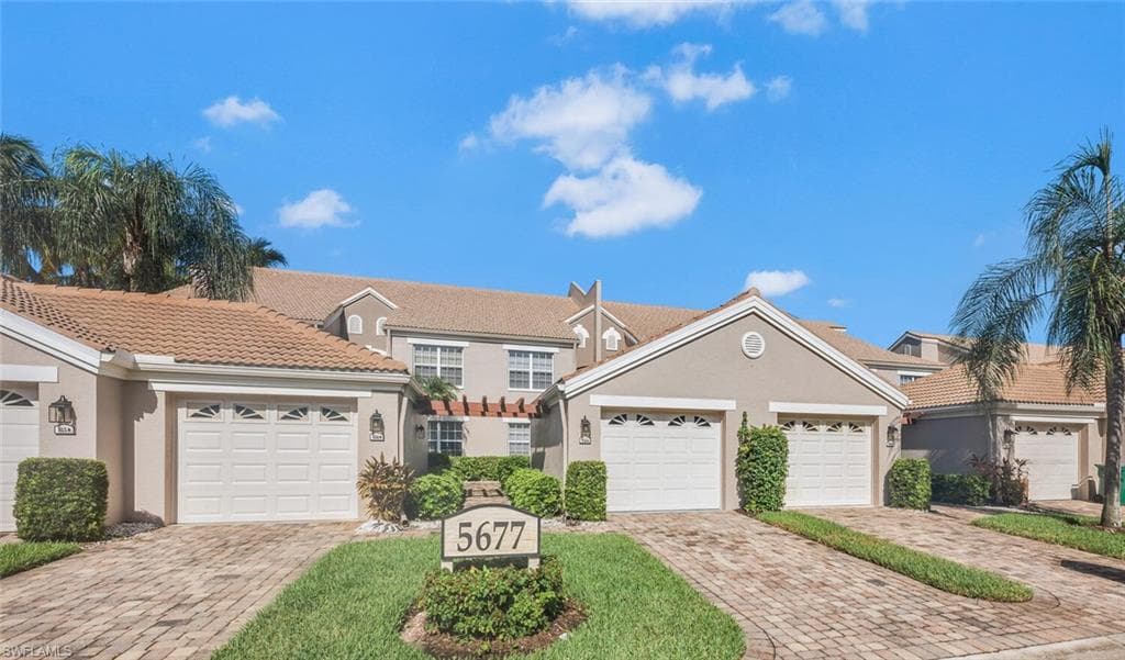 5677 Heron Ln 103, Naples, FL 34110-29