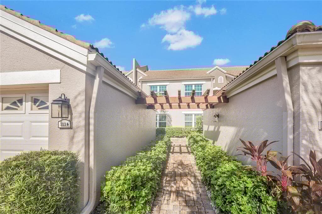 5677 Heron Ln 103, Naples, FL 34110-30