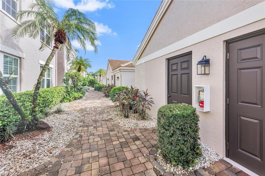5677 Heron Ln 103, Naples, FL 34110-31