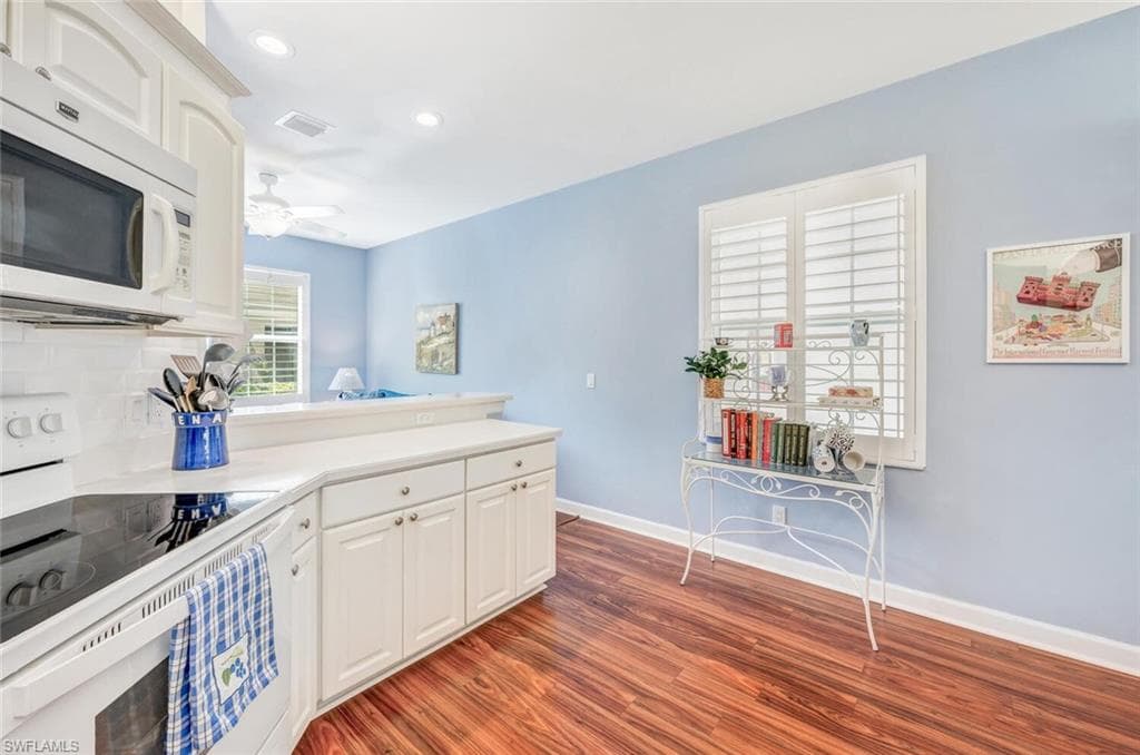 5677 Heron Ln 103, Naples, FL 34110-8