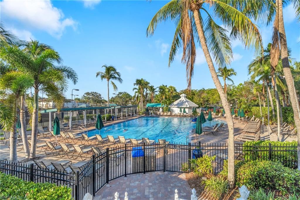 14927 Sterling Oaks Dr, Naples, FL 34110-39