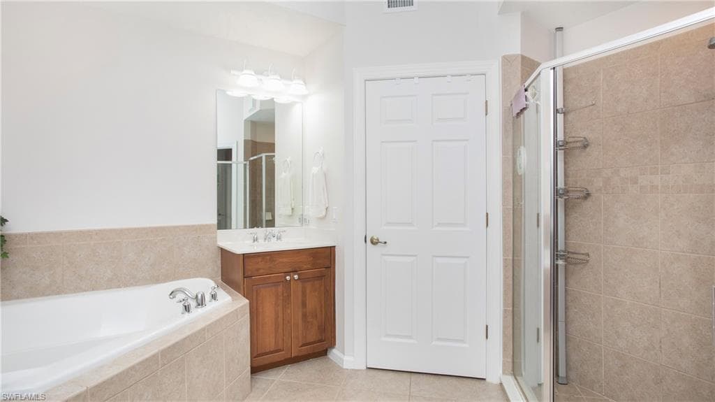 8723 Coastline Ct 101, Naples, FL 34120-16