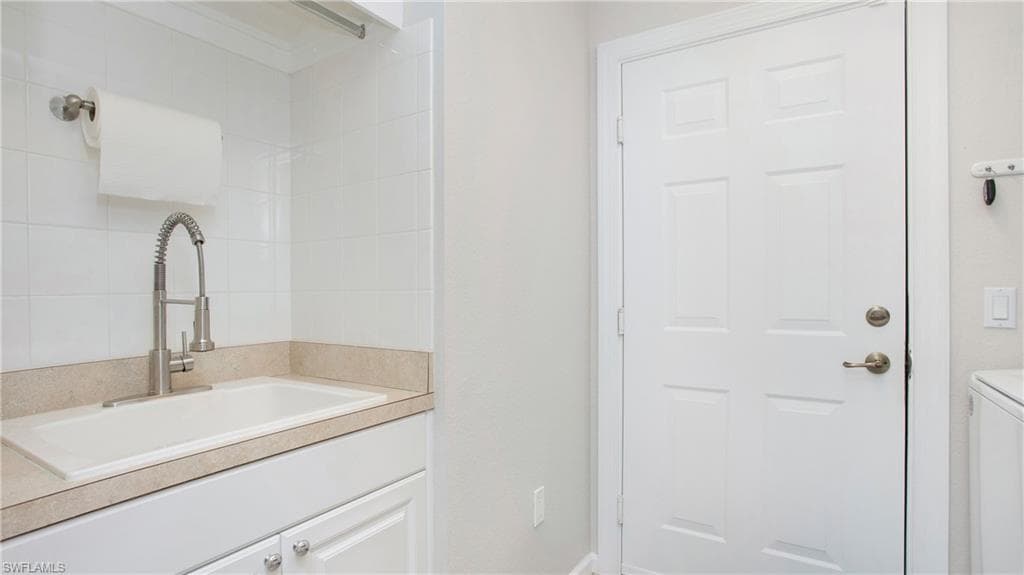 8723 Coastline Ct 101, Naples, FL 34120-21