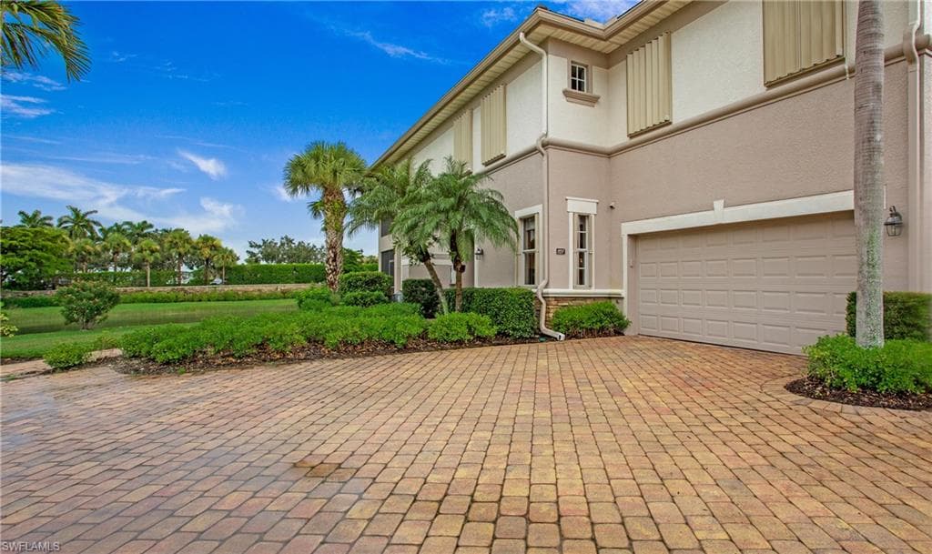8723 Coastline Ct 101, Naples, FL 34120-27