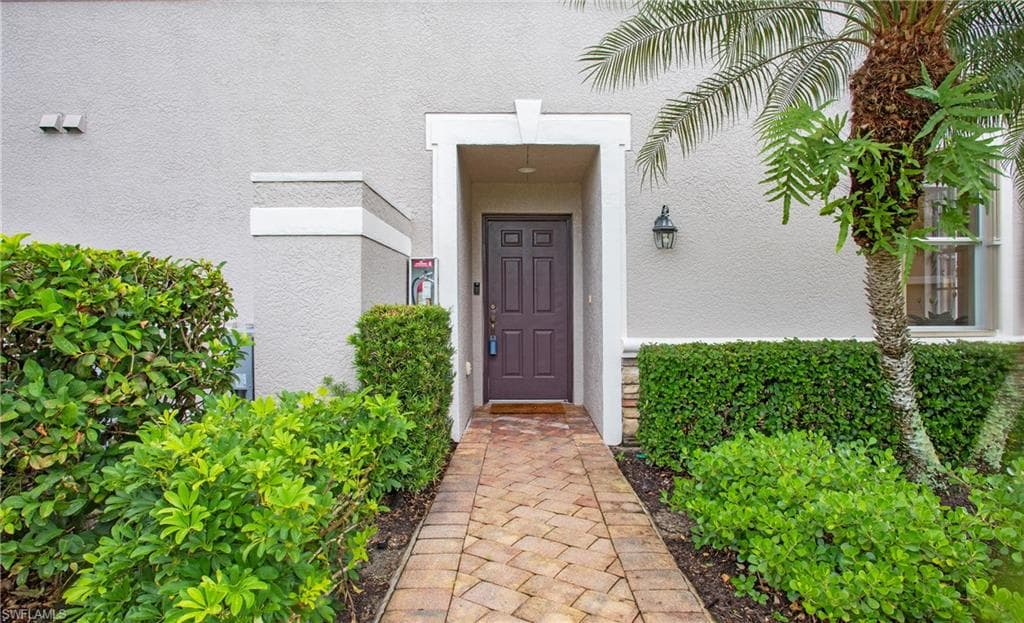 8723 Coastline Ct 101, Naples, FL 34120-28