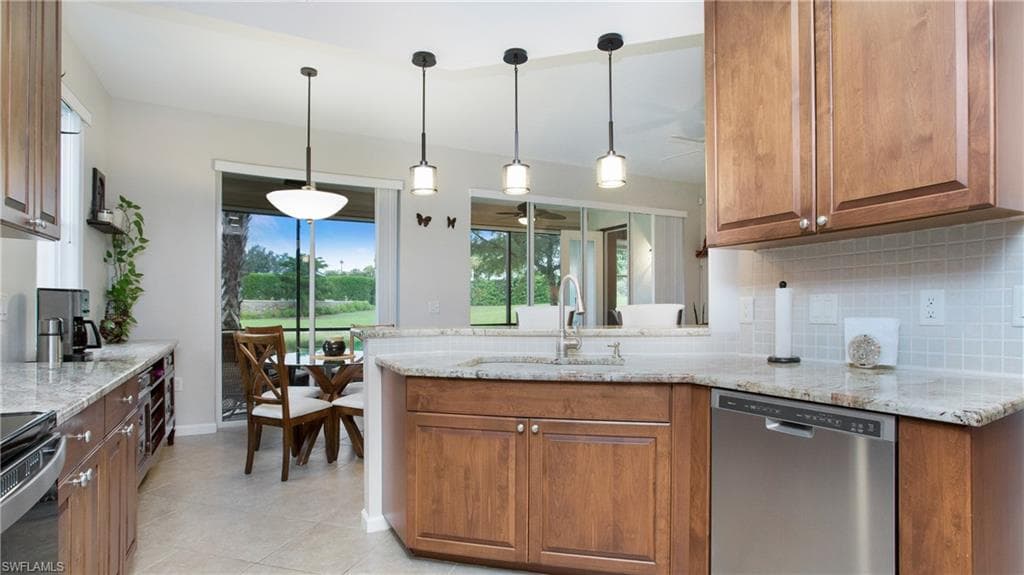 8723 Coastline Ct 101, Naples, FL 34120-6