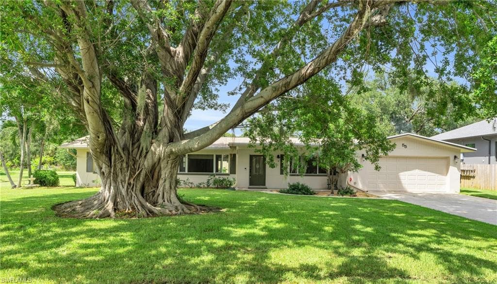 55 Aqua Ln, North Fort Myers, FL 33903-22