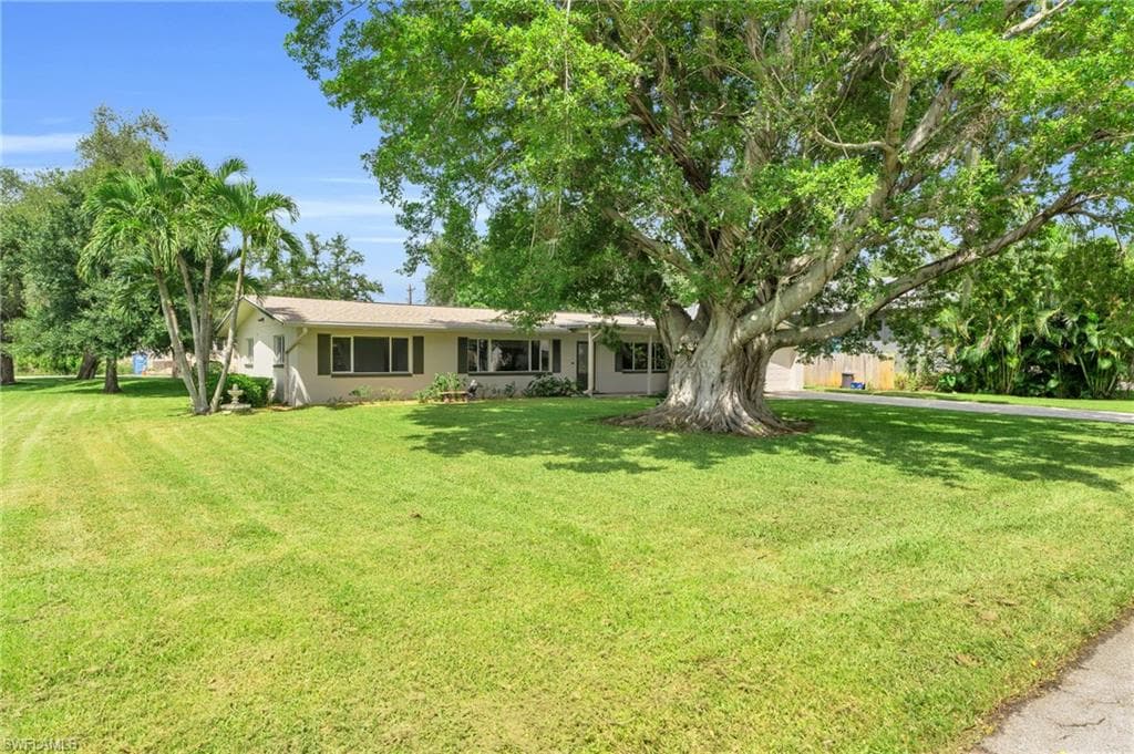55 Aqua Ln, North Fort Myers, FL 33903-24