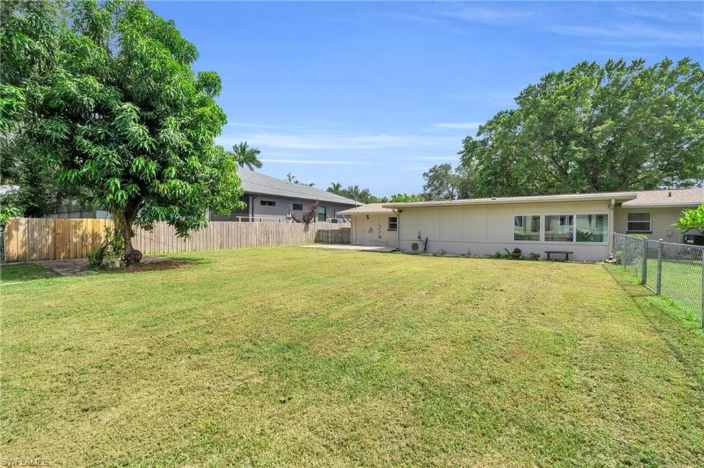 55 Aqua Ln, North Fort Myers, FL 33903-26