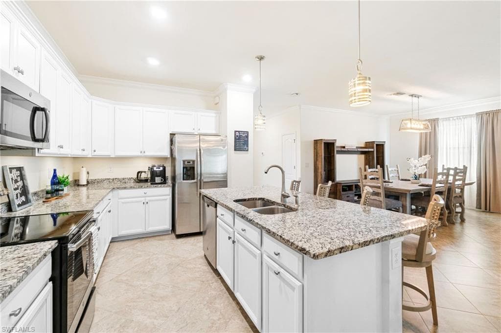 9431 Foxglove Ln, Naples, FL 34120-17