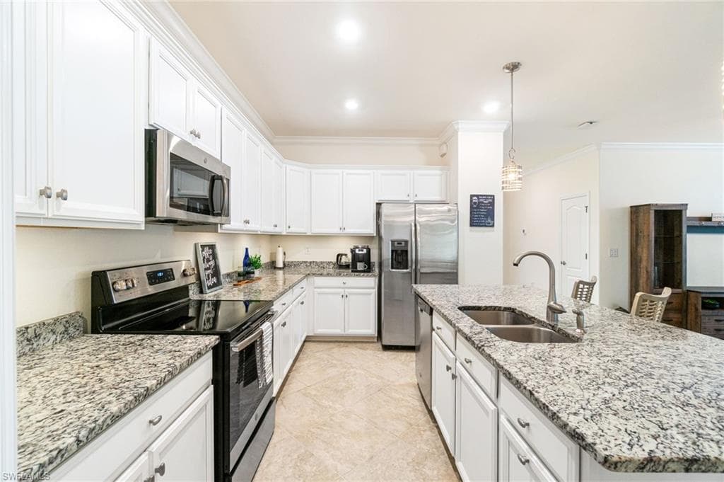 9431 Foxglove Ln, Naples, FL 34120-18