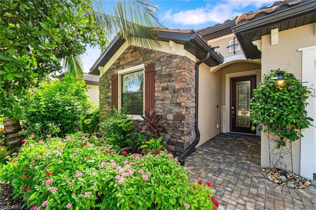 9431 Foxglove Ln, Naples, FL 34120-1