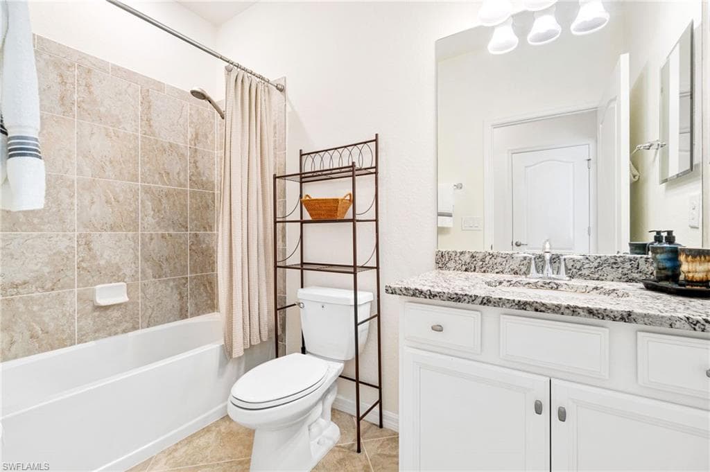 9431 Foxglove Ln, Naples, FL 34120-27