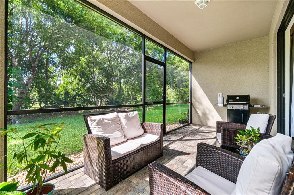 9431 Foxglove Ln, Naples, FL 34120-33
