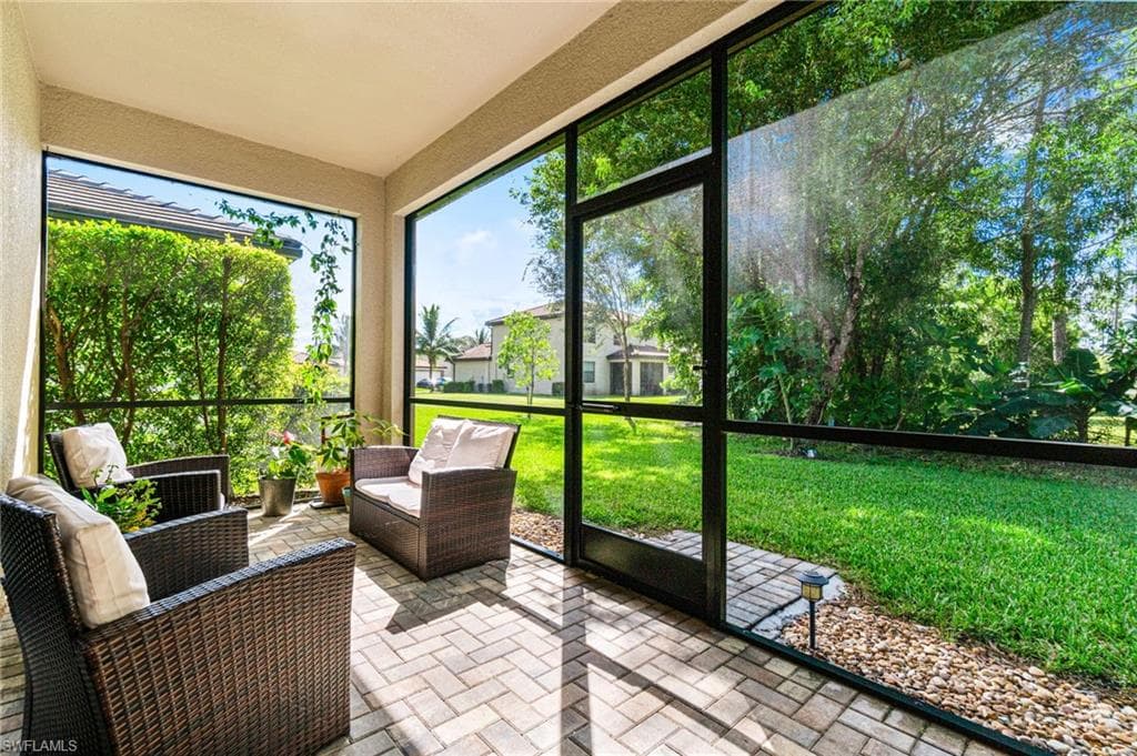 9431 Foxglove Ln, Naples, FL 34120-34
