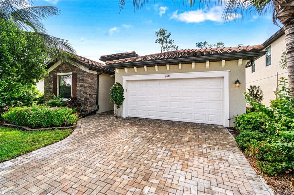 9431 Foxglove Ln, Naples, FL 34120-37