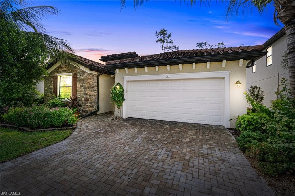 9431 Foxglove Ln, Naples, FL 34120-38