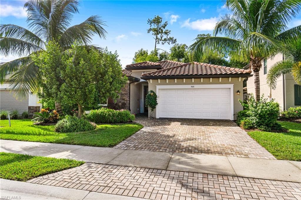 9431 Foxglove Ln, Naples, FL 34120-3