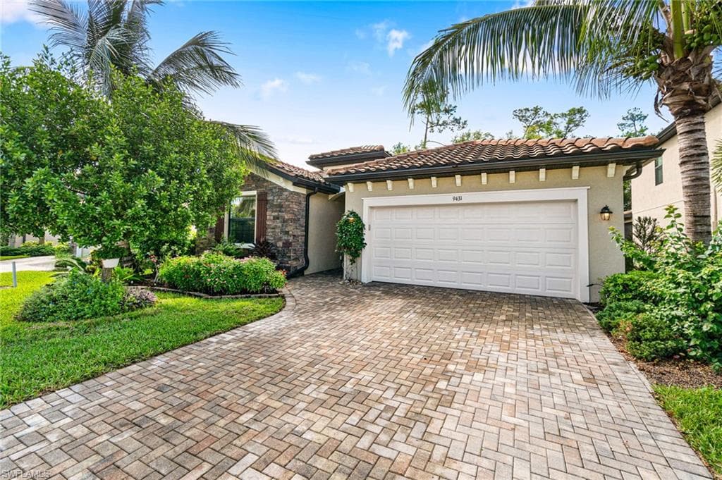 9431 Foxglove Ln, Naples, FL 34120-39