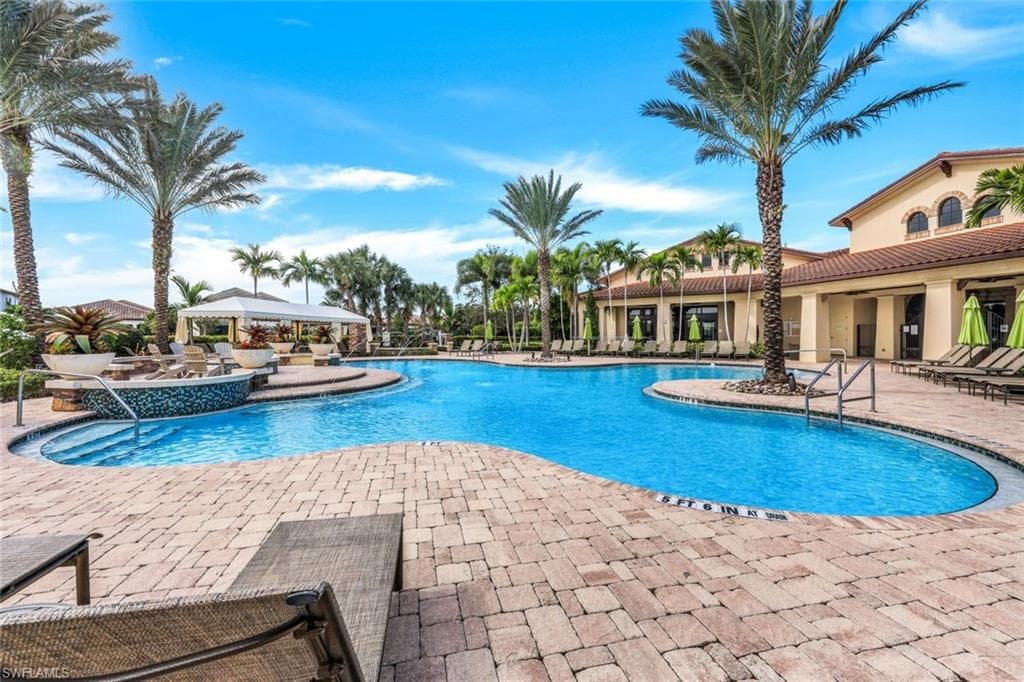 9431 Foxglove Ln, Naples, FL 34120-40