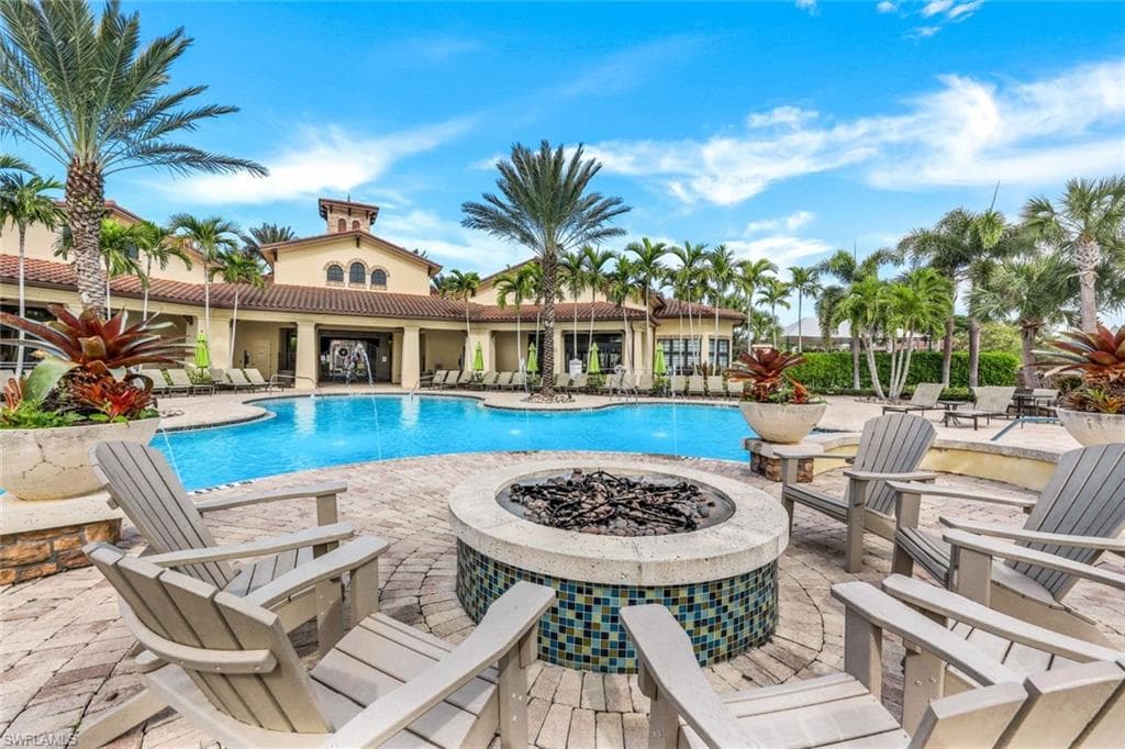 9431 Foxglove Ln, Naples, FL 34120-41
