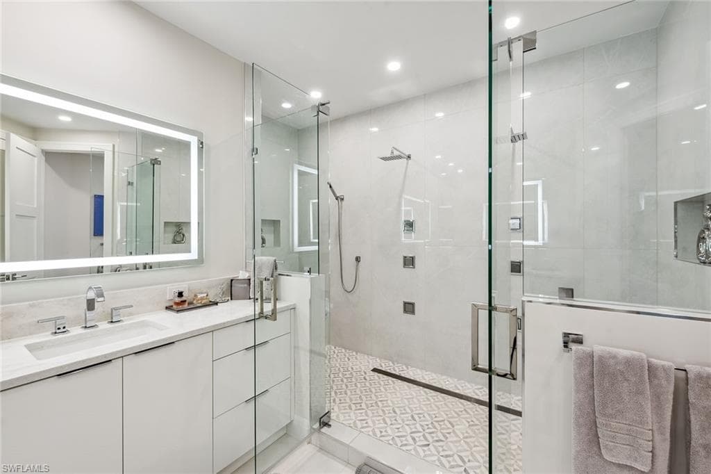 173 Colonade Cir 1401, Naples, FL 34103-11