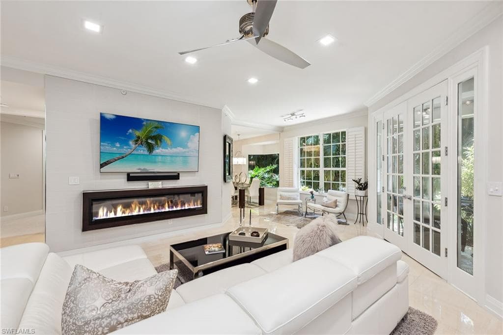 173 Colonade Cir 1401, Naples, FL 34103-1