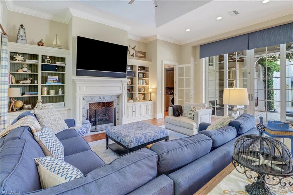 1975 Gulf Shore Blvd S, Naples, FL 34102-9