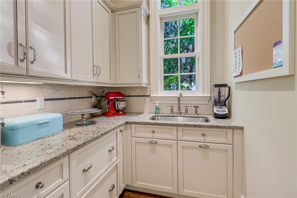 1975 Gulf Shore Blvd S, Naples, FL 34102-20