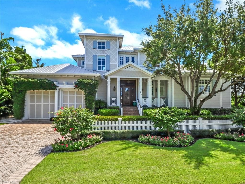 1975 Gulf Shore Blvd S, Naples, FL 34102-4