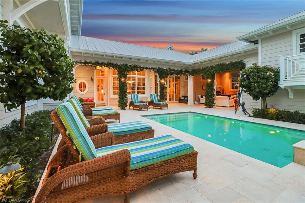 1975 Gulf Shore Blvd S, Naples, FL 34102-6