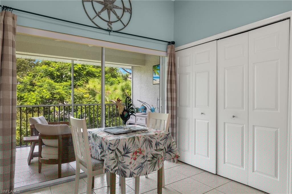 15435 Cedarwood Ln 304, Naples, FL 34110-9