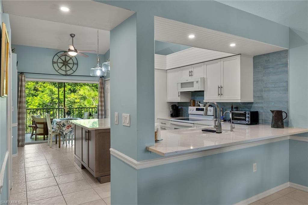 15435 Cedarwood Ln 304, Naples, FL 34110-10