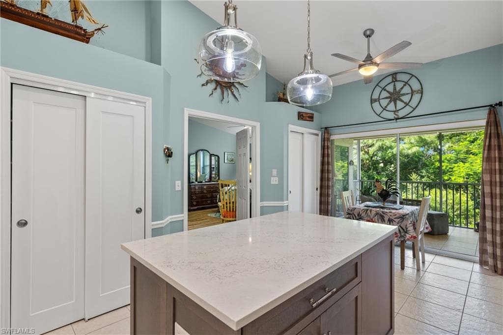 15435 Cedarwood Ln 304, Naples, FL 34110-12