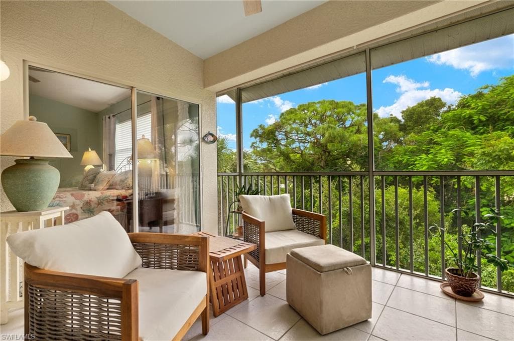 15435 Cedarwood Ln 304, Naples, FL 34110-20