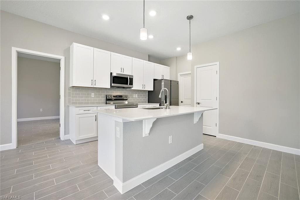 3672 42nd St, Cape Coral, FL 33993-7