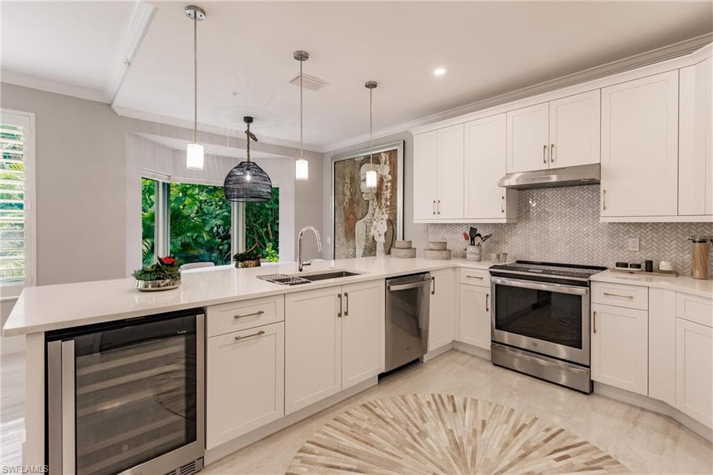 181 Colonade Cir 1405, Naples, FL 34103-16