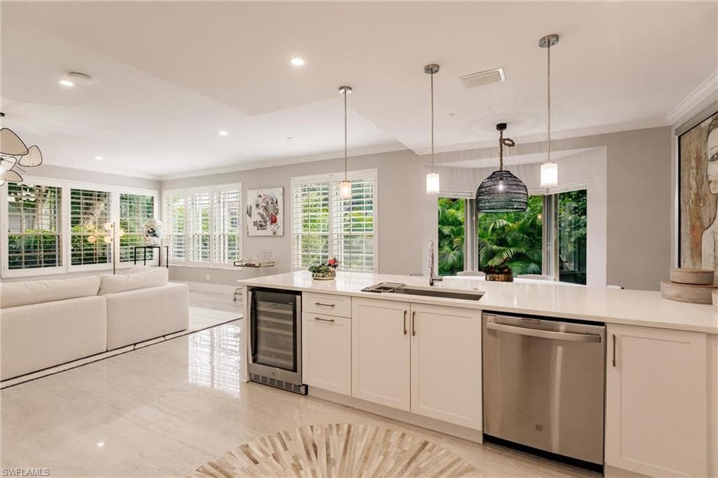 181 Colonade Cir 1405, Naples, FL 34103-18