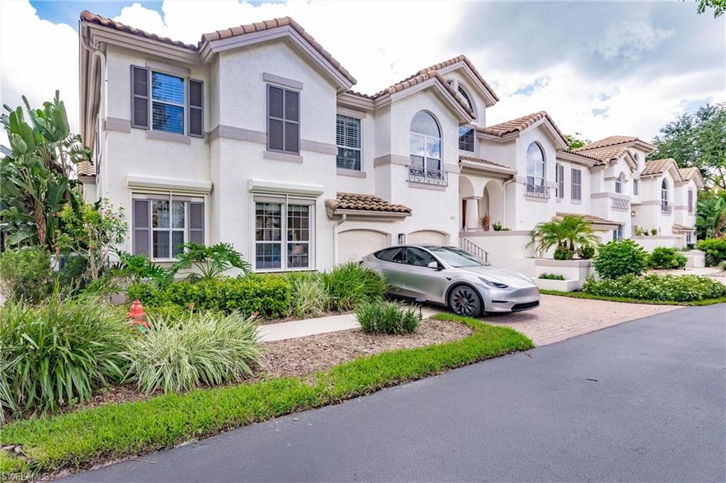 181 Colonade Cir 1405, Naples, FL 34103-3