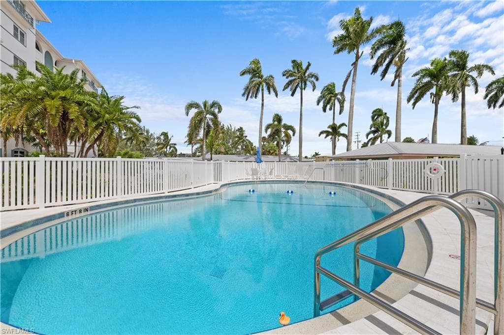 2011 Gulf Shore Blvd N 44, Naples, FL 34102-14