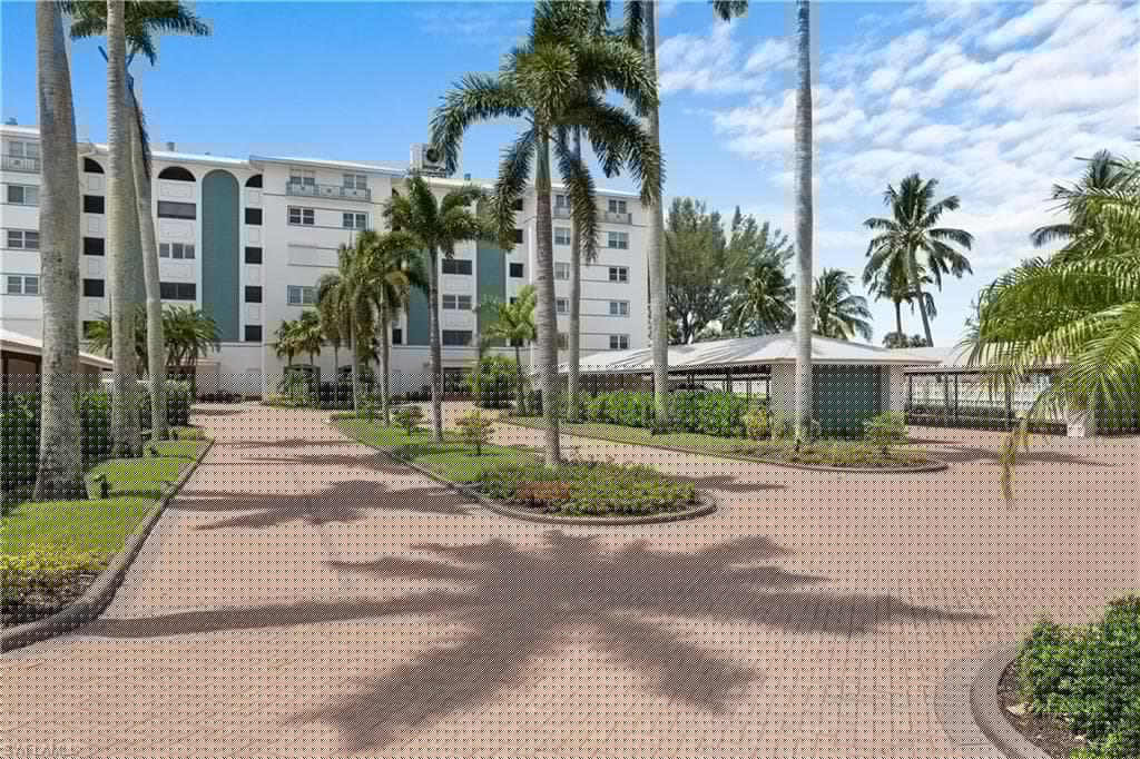 2011 Gulf Shore Blvd N 44, Naples, FL 34102-15