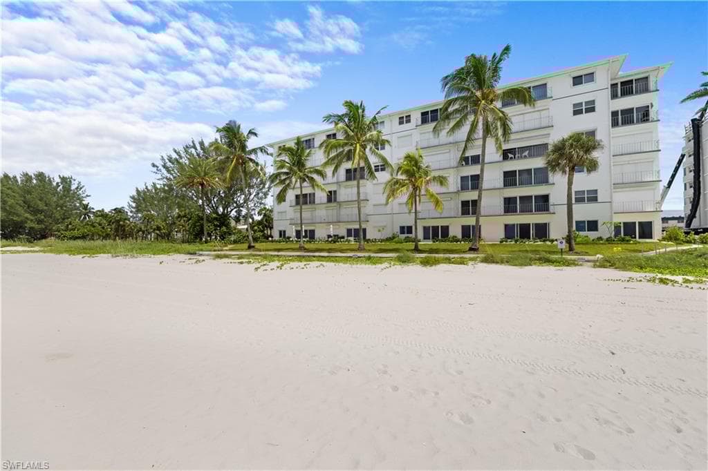 2011 Gulf Shore Blvd N 44, Naples, FL 34102-16