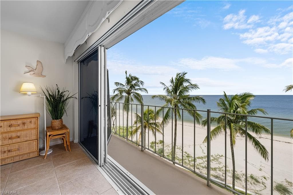 2011 Gulf Shore Blvd N 44, Naples, FL 34102-1