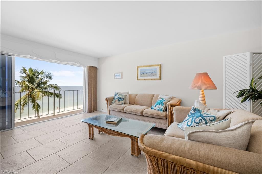 2011 Gulf Shore Blvd N 44, Naples, FL 34102-4